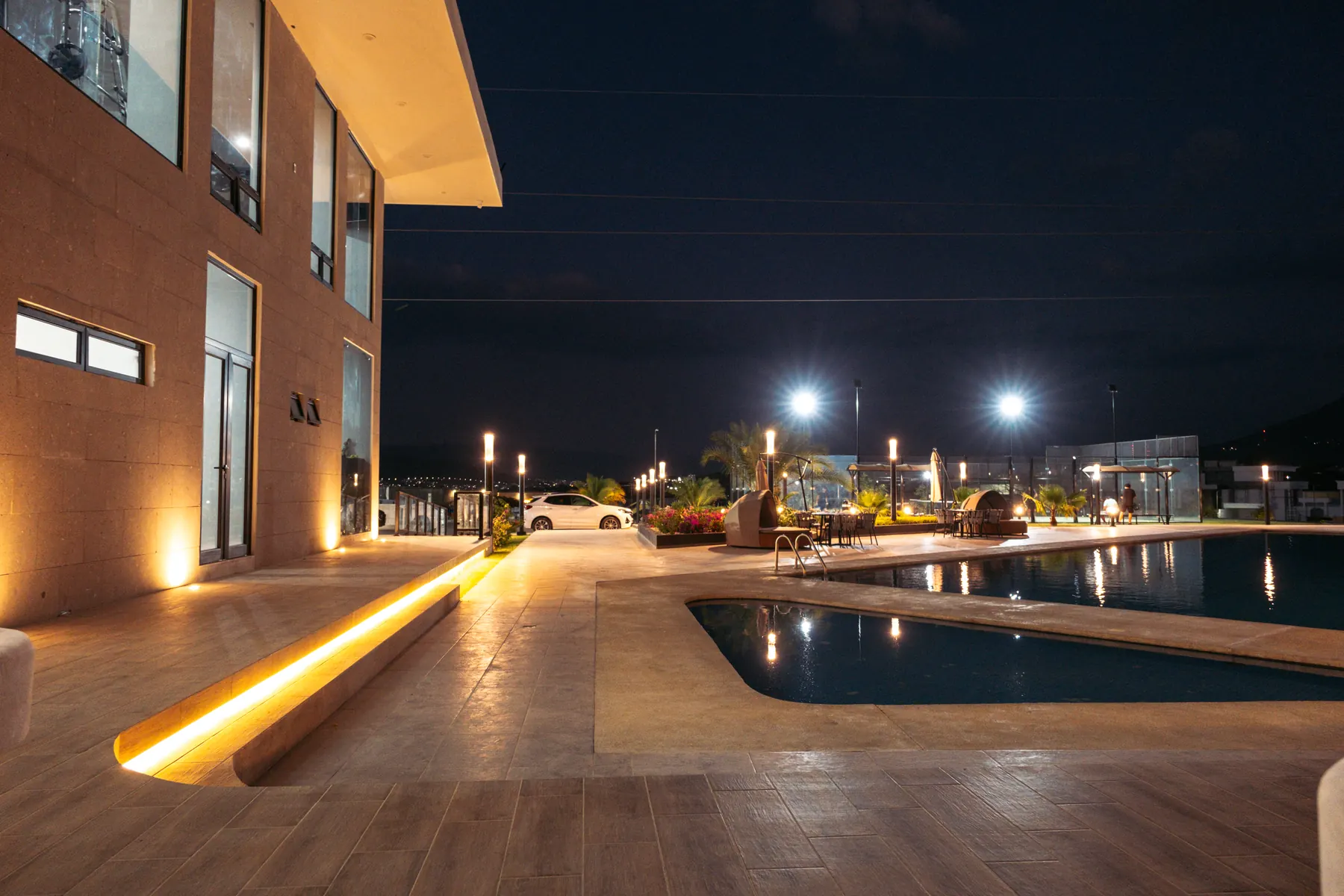El residencial de noche